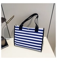 Borsa tote in tela a righe blu e bianche con manici neri e chiusura in metallo - Blu