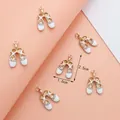 Ciondoli ballerina in smalto bianco con bordo oro e strass, charm da 2,5cm per 1,6cm - Scarpette da ballo bianche