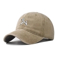 Detalle de gorra de béisbol de algodón lavado caqui con bordado de perro globo blanco - Ajustable / Caqui