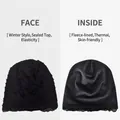 Berretto da donna nero plissettato con fodera in pile calda e design elastico invernale - Stile invernale foderato in pile / Nero