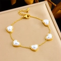 Elegant gold-plated heart pearl bracelet with a minimalist vintage French style design - Bracelet (B1525)