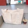 Große cremefarbene Segeltuch-Einkaufstasche mit mehreren Taschen für Pendler - Cremeweiß