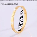 Macro shot of gold-plated clover bangle showing 20g weight and 6cm diameter dimensions - Clover Bangle / Gold