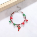 Bracelet de Noël avec perles rouges et vertes et pendentif canne à sucre sur fond de marbre - Style C Sucre d'orge