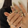 Uñas postizas de mariposa verde oliva traslúcido con forma de ataúd largo dama - Estilo Mariposa Verde Matcha (JP1192)