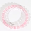 Dettaglio del bracciale con perline di occhio di gatto rosa con perle tonde da 8-10mm su filo - Rosa