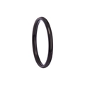 Vista detallada de un anillo minimalista de acero inoxidable pulido negro de 2mm - US 5 / Negro