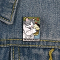 Pin's tarot Temperance avec chat triste buvant une bière sur tissu en denim bleu - XC699-Le Chat de la Tempérance