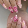 Kurze Mandel-Kunstnägel in Rosa-Verlauf mit 3D-Blumen und glänzendem Finish - Rosa 3D Blumen Verlauf Stil (D-199) / Kleber-Typ