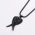 Detalle de un colgante de ala de metal negro estilo punk vintage con cadena de bolas - Sin cadena / Negro