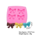 Moule en silicone rose pour nœuds avec échantillons finis sur fond blanc pur - Modèle 5 / Rose