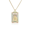 Dettaglio macro del ciondolo tarocchi imperatore placcato oro 18K con zirconi colorati - L'Imperatore