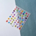 Gros plan sur stickers ongles 5D relief avec motifs de petits monstres colorés en texture 3D - Monstres Mignons (TS-204)