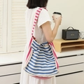 Borsa tote minimalista in tela a righe blu e bianche con manici rosa da donna - Blu