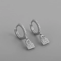 Boucles d'oreilles créoles en argent 925 avec pendentif serrure et zircons scintillants - Boucle d'oreille Petit Cadenas / Argenté