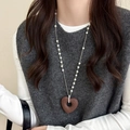 Detail of a brown heart-shaped pendant with pearls on a silver sweater necklace chain - Pearl Metal Splicing Style / Necklace-Brown-White