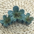 Translucent dark green floral hair claw clip with three resin flowers on woven mat - Triple Petal Flower [Blue]