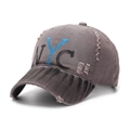 Casquette de baseball gris foncé délavé avec lettres NYC graffiti et style usé - Taille Unique(Réglable) / Brun