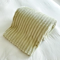 Coperta spessa in finta pelliccia di coniglio verde salvia con trama a costine - Costine Verde Latte
