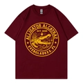 T-shirt bordeaux à manches courtes avec imprimé vintage jaune alligator alcatraz - Bordeaux