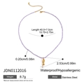 Collar de acero dorado impermeable con cuentas moradas y un colgante de pez detalle - Estilo de Colgante de Pez con Cuentas Púrpuras (JDN0112016)