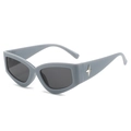 Gafas de sol Y2K grises geométricas cat eye con estrella plateada y lentes grises - Montura Gris Lente Gris