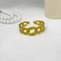 Polierter roségoldener Hohlketten-Armreif mit Twist auf elegantem weißem Stoff - Edelstahl Hohlkette Twist Armband / Gold