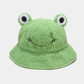 Dettaglio del cappello a secchiello a rana verde con texture morbida e ricamo occhi - M(56-58cm) / Verde
