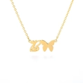 Elegante gouden ketting met vlinder en cursieve letter B hanger aan een fijne schakel - Letter B