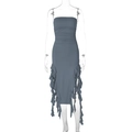 Dettaglio dell'abito aderente blu grigio con volant laterali e pieghe di design - S / Grigio