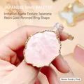 Anello tavolozza nail art in resina rosa con bordo dorato e trama in agata marmorea - Rosa Specchio