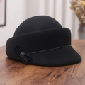Vue détaillée du chapeau équestre en laine noire avec nœud en strass et perles - M (56-58cm) / Noir