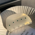 Pinza para el pelo de acetato crema con cinco diamantes de imitación verdes y plata - Verde Perlado (7.5cm)