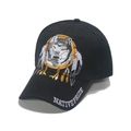 Schwarze Baseballkappe mit Wolfsstickerei und Native Pride Text auf dem Schirm - M(56-58cm) / Schwarz