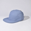 Vue de côté de la casquette camper 5 panneaux bleu clair avec aérations perforées - Rose bonbon
