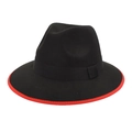 Détail d'un chapeau fedora en laine noire avec bord rouge vif et ruban gros-grain chic - Noir