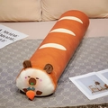 Liegendes Wasserschwein Baguette Plüschkissen mit Karotten-Detail aus weichem Stoff - Karotten-Baguette-Stil / 60cm (0.5kg)