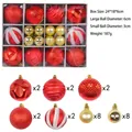 Weihnachtskugel-Set in Rot und Gold mit Glitzer- und Wirbeltexturen in einer Fensterbox - Rot & Gold