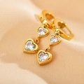 Elegante goldene Ohrringe mit doppelten Herzanhängern und weißen Zirkonia-Steinen - Weiß (Goldfarben)
