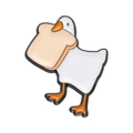 Détail d'un pin's en émail canard blanc mignon portant un collier de pain grillé - Oie avec pain grillé