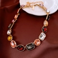 Collier vintage doré avec cristaux multicolores sur tissu de satin marron foncé - Collier Or Coloré