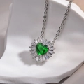 Elegante zilveren ketting met hartvormige groene zirkoon hanger en stralende accenten - Smaragdgroene Zirconia Hanger (Zonder Ketting)