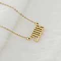 Collier doré avec pendentif chiffre 1008 en acier inoxydable sur fond de fourrure - 2008