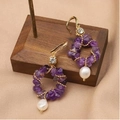 Elegante Ohrhänger mit natürlichem Amethyst und Süßwasserperlen mit Goldakzenten - Amethyst Creolen