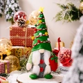 Gnome de Noël avec bonnet sapin vert et petit sac cadeau sur socle en bois - Chapeau d'Arbre de Noël Vert Femelle