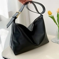 Minimalistische große schwarze Tragetasche aus Kunstleder mit eleganter goldener Schnalle - Schwarz