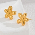 Pendientes de flores doradas minimalistas con textura vintage sobre base de piedra - Dorado