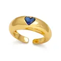 Anello dorato regolabile con gemma blu a forma di cuore sfaccettato e lucido - Singolo cuore blu