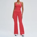 Ensemble de yoga rouge corail pour femmes avec haut à dos nageur et pantalon évasé - S / Rouge Framboise (Col V)
