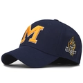 Casquette bleu marine avec broderie M jaune et écusson tigre sur le côté - 57-58cm (Extensible) / Bleu
